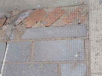 鋼筋焊接網(wǎng)的焊接程序均由計(jì)算機(jī)控制,以保證焊接質(zhì)量和鋼網(wǎng)間距