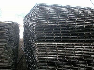 采用焊接網(wǎng)大量降低了現(xiàn)場安裝工時(shí)省去加工場地