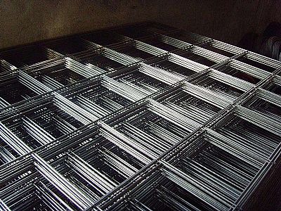 鋼絲網(wǎng)片是一種新型、高效節(jié)能、強(qiáng)化混凝土結(jié)構(gòu)